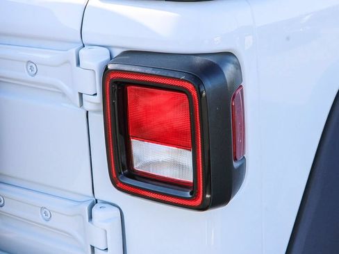 Used 2025 Jeep Wrangler Unlimited Sport AWD/4WD image 10