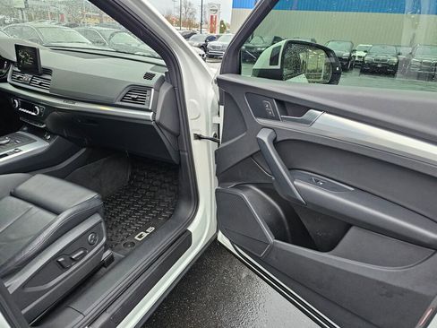 Used 2020 Audi Q5 2.0T Premium w/ Titanium Sport Package image 10