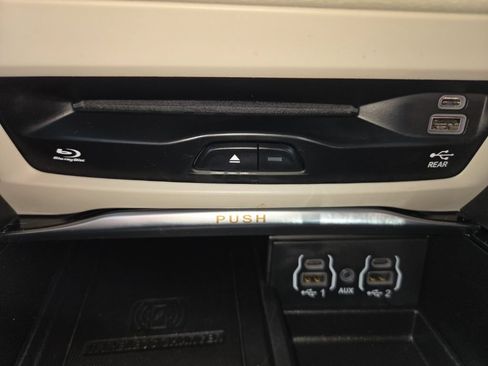 Used 2023 Chrysler Pacifica Limited w/ Uconnect Theater Family Group AWD/4WD image 19