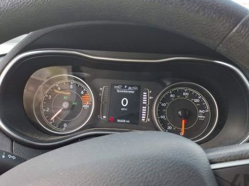 Used 2019 Jeep Cherokee Latitude w/ Popular Appearance Group image 7