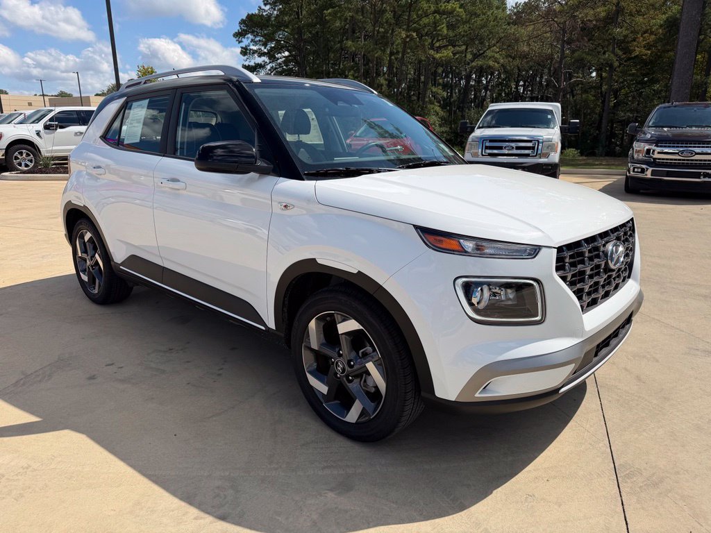 Certified 2025 Hyundai Venue Limited FWD image 7