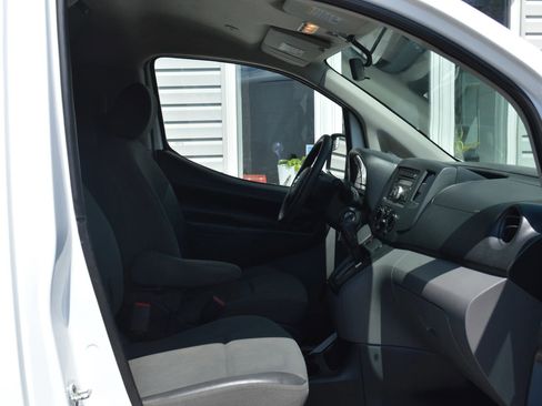 Used 2015 Nissan NV200 S w/ Back Door Glass Package image 14