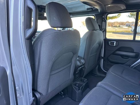 Used 2024 Jeep Wrangler Sahara image 40