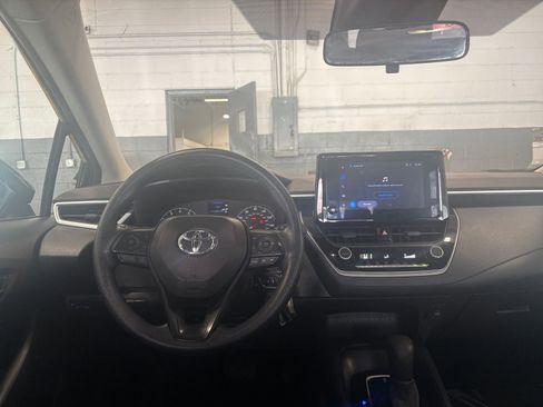 Used 2025 Toyota Corolla LE image 33
