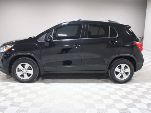 Used 2022 Chevrolet Trax LT w/ LT Convenience Package image 8