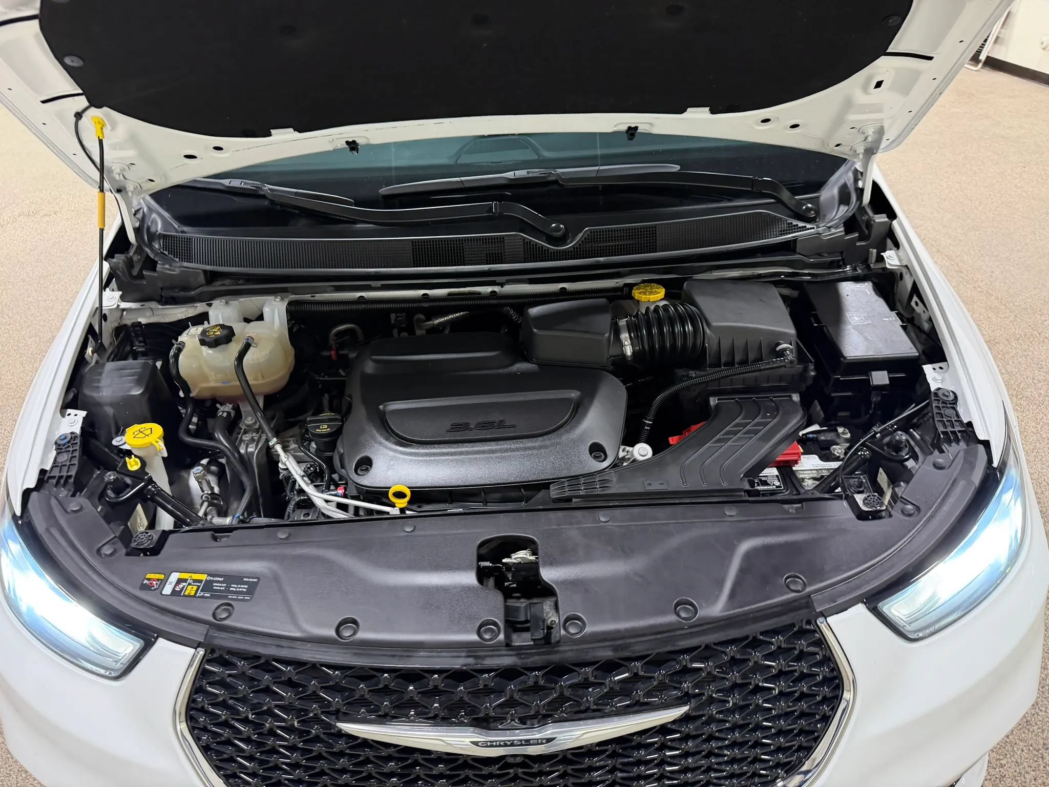 Used 2025 Chrysler Pacifica Select FWD image 63