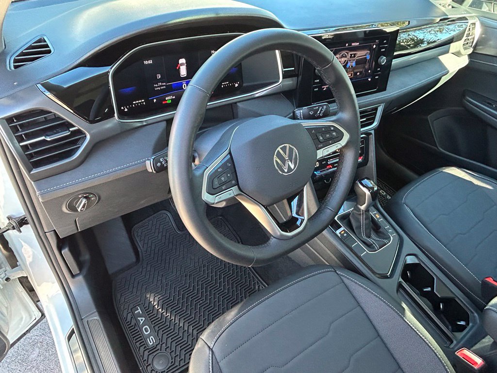 Used 2026 Volkswagen Taos SE FWD image 17