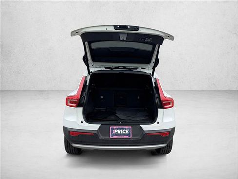 Used 2019 Volvo XC40 T5 Momentum AWD/4WD image 7