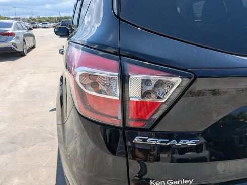 Used 2018 Ford Escape Titanium AWD/4WD image 11