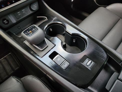 Used 2025 Nissan Rogue SL w/ Tech Package FWD image 22