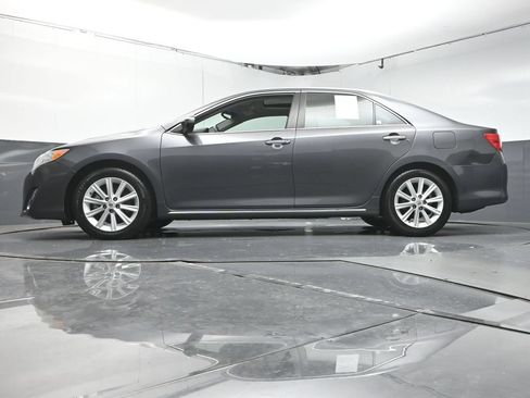 Used 2013 Toyota Camry XLE w/ Leather Pkg FWD image 30