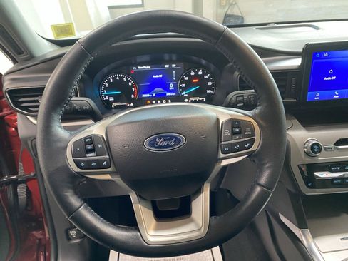 Used 2023 Ford Explorer XLT w/ Equipment Group 202A AWD/4WD image 22