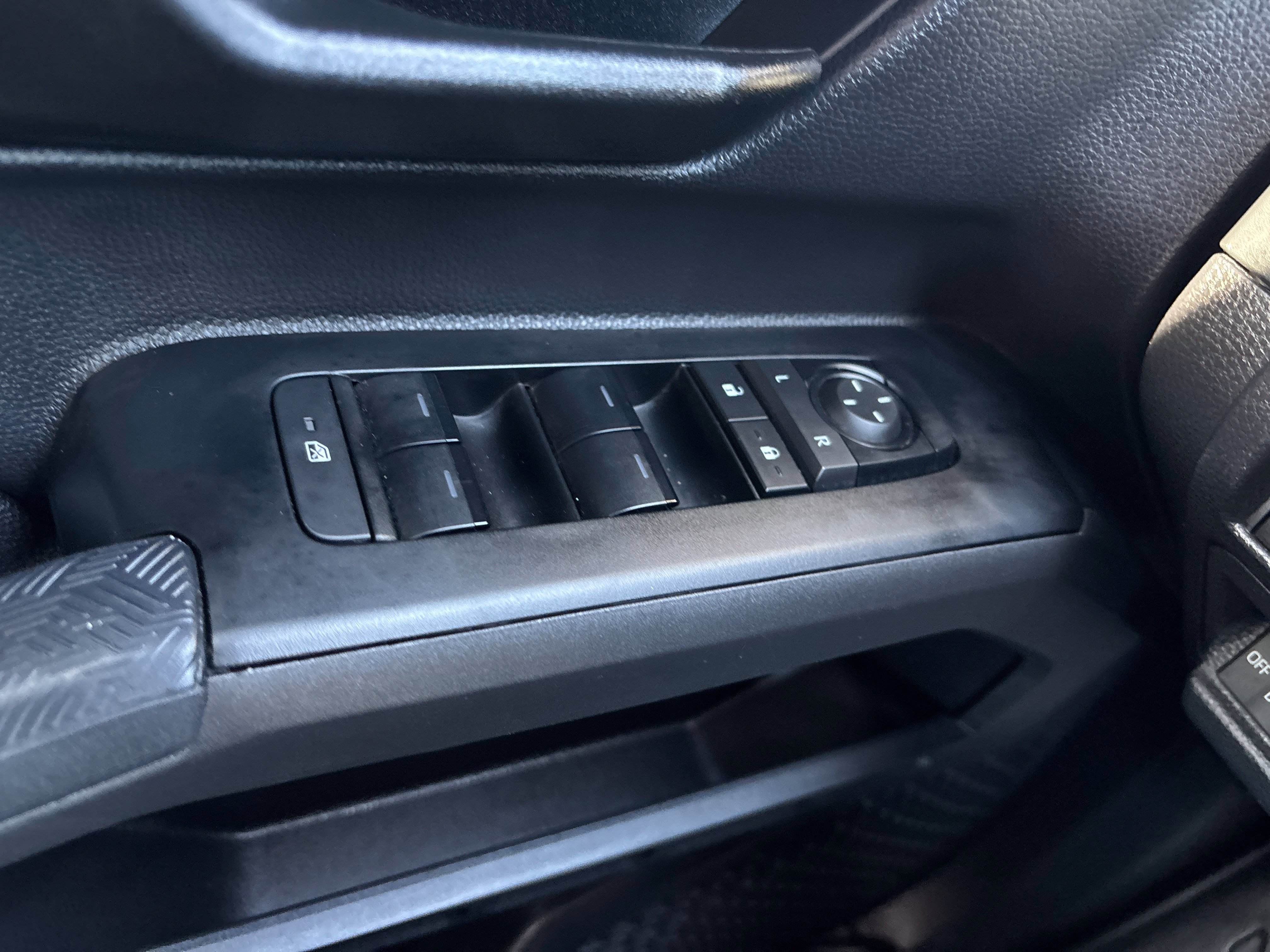 Used 2025 Toyota Tacoma SR RWD image 13