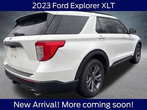 Used 2023 Ford Explorer XLT w/ Equipment Group 202A image 4