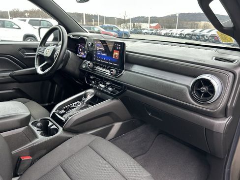 Used 2024 Chevrolet Colorado LT w/ LT Convenience Package image 17
