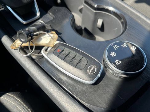 Used 2025 Nissan Rogue SV AWD/4WD image 22