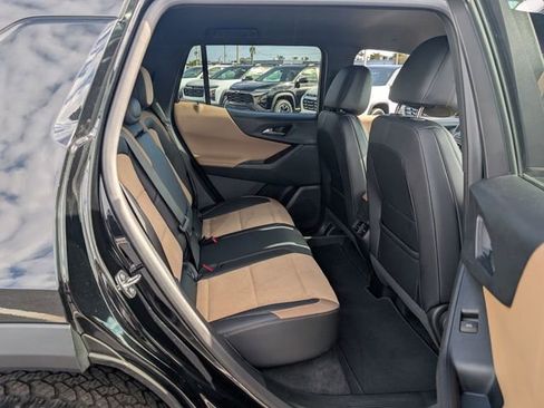 Used 2025 Chevrolet Equinox ACTIV w/ Safety and Technology Package image 17