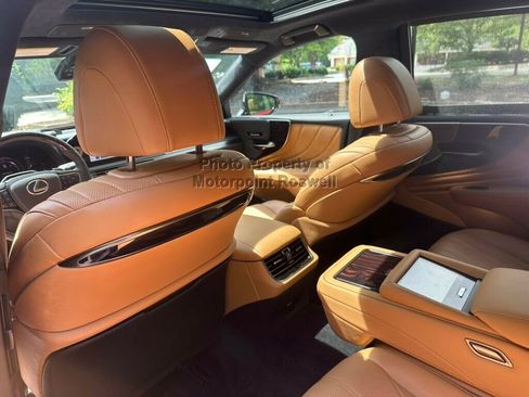 Used 2024 Lexus LS 500h AWD w/ Luxury Package image 29