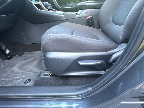 Used 2025 Toyota RAV4 LE AWD/4WD image 9