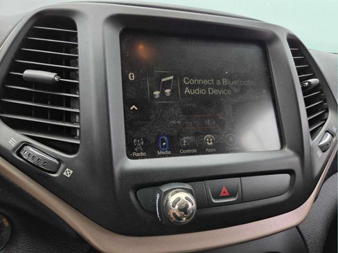 Used 2015 Jeep Cherokee Latitude w/ Comfort/Convenience Group FWD image 24