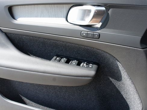 New 2025 Volvo XC40 B5 Core w/ Protection Package Premier image 18