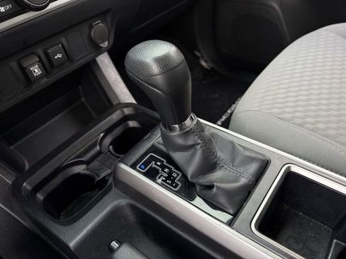 Used 2022 Toyota Tacoma SR5 RWD image 21