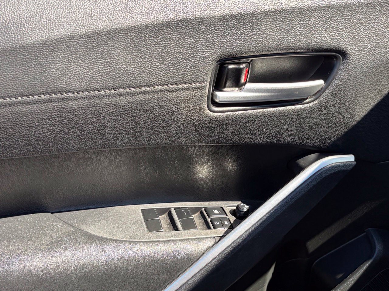 Used 2023 Toyota Corolla Cross XLE FWD image 9