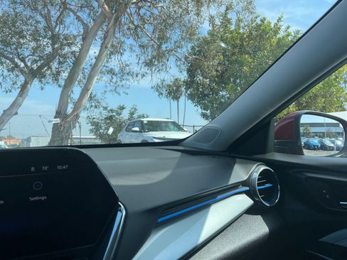 Used 2025 Chevrolet Trax LT image 36