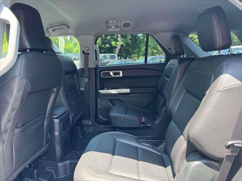 Used 2023 Ford Explorer XLT w/ Equipment Group 202A AWD/4WD image 14