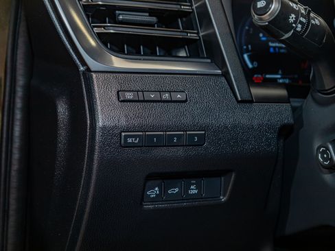 Used 2024 Lexus GX 550 AWD/4WD image 16