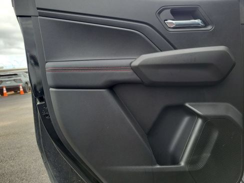 Used 2025 Chevrolet Colorado Z71 AWD/4WD image 23