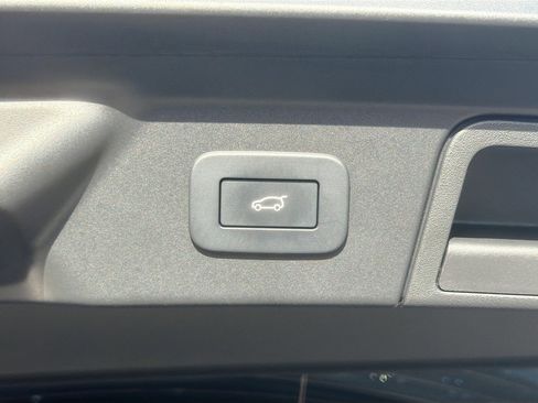 Used 2026 Land Rover Range Rover Velar Dynamic SE AWD/4WD image 13