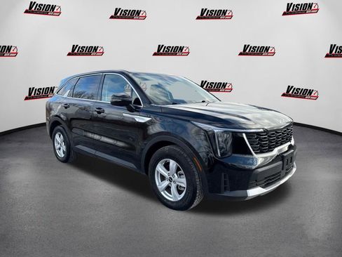 Used 2025 Kia Sorento LX image 3