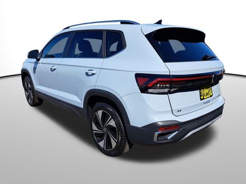 New 2025 Volkswagen Taos SE image 8