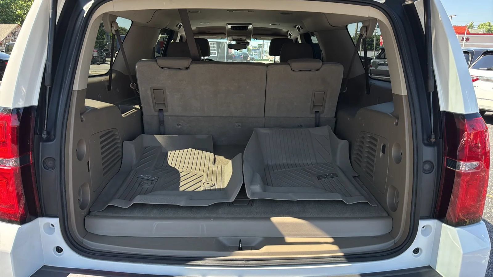 Used 2017 Chevrolet Suburban LS w/ Enhanced Driver Alert Package RWD image 20