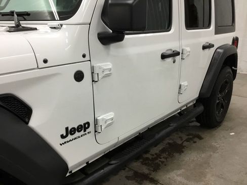 Used 2023 Jeep Wrangler Unlimited Sport AWD/4WD image 5