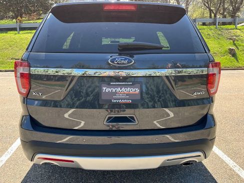 Used 2017 Ford Explorer XLT AWD/4WD image 49