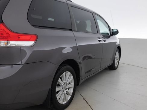 Used 2014 Toyota Sienna XLE AWD/4WD image 14