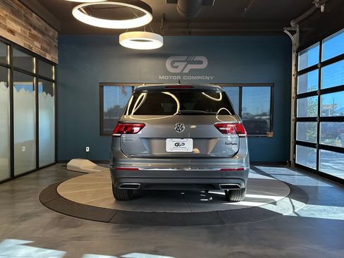 Used 2021 Volkswagen Tiguan SE w/ Panoramic Sunroof Package AWD/4WD image 4