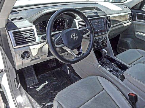 Used 2022 Volkswagen Atlas SE w/ Panoramic Sunroof Package AWD/4WD image 9