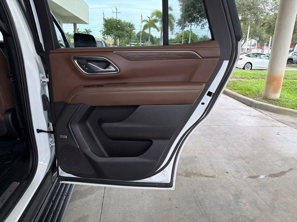 Used 2022 Chevrolet Tahoe High Country RWD image 32