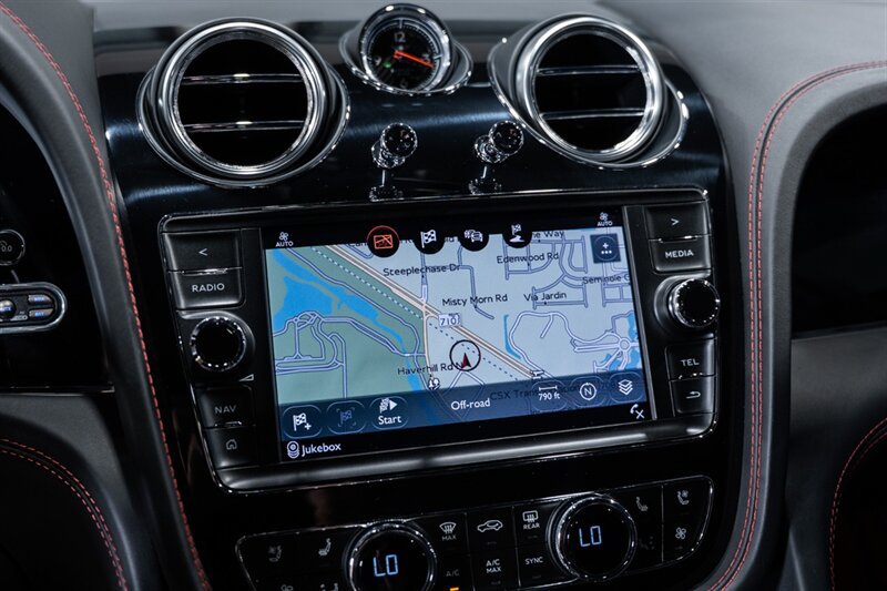 Used 2017 Bentley Bentayga AWD/4WD image 57
