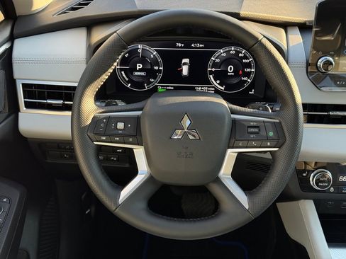 New 2025 Mitsubishi Outlander SEL image 17