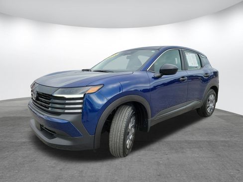 Used 2025 Nissan Kicks S image 3