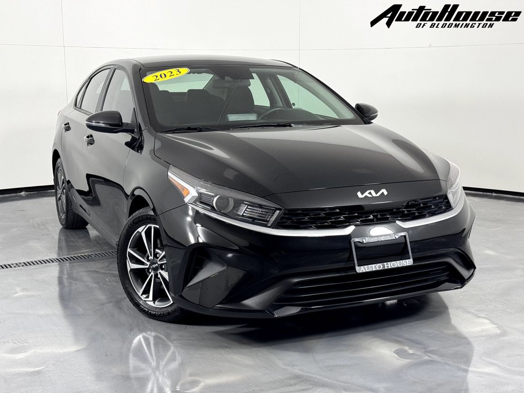 Used 2023 Kia Forte LXS w/ LXS Technology Package FWD image 1