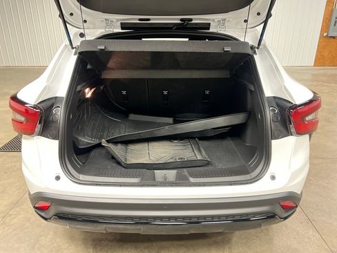 Certified 2025 Chevrolet Trax RS w/ Driver Confidence Package image 12