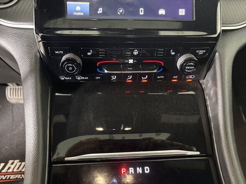 Used 2023 Jeep Grand Cherokee Laredo AWD/4WD image 18