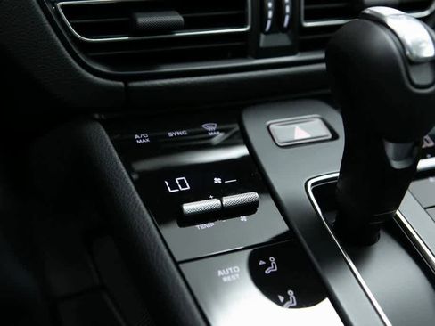 Certified 2025 Porsche Macan image 27