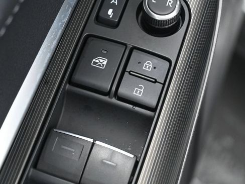 Used 2023 Toyota Venza XLE AWD/4WD image 13