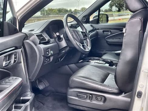 Certified 2022 Honda Pilot Black Edition image 3